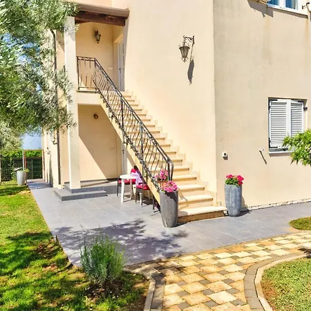 아파트 Mateo Rogovici